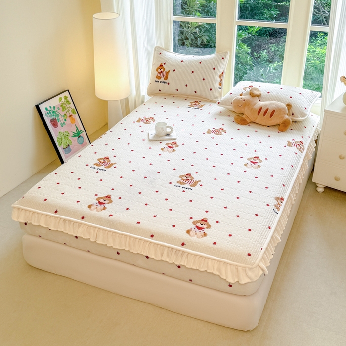 91家纺网 家纺一手货源 找家纺 布柔 2025新款加厚牛奶绒花边床笠保暖印花夹棉床笠床垫保护套罩 樱桃狗