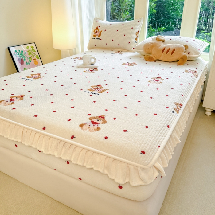 91家纺网 家纺一手货源 找家纺 布柔 2025新款加厚牛奶绒花边床笠保暖印花夹棉床笠床垫保护套罩 樱桃狗