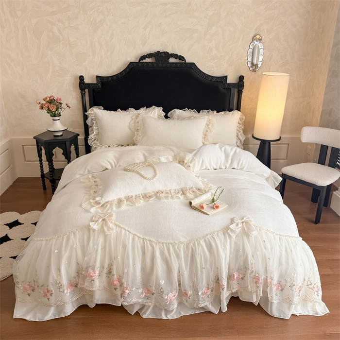 91家纺网 家纺一手货源 找家纺 （总）富盛家纺 2025新款牛奶绒床裙款蕾丝刺绣四件套韩版法式公主风四件套--华尔兹系列