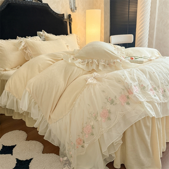 91家纺网 家纺一手货源 找家纺 富盛家纺 2025新款牛奶绒床裙款蕾丝刺绣四件套韩版法式公主风四件套--华尔兹系列 华尔兹-黄