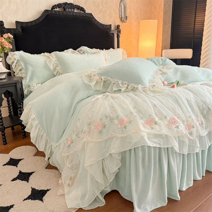 91家纺网 家纺一手货源 找家纺 富盛家纺 2025新款牛奶绒床裙款蕾丝刺绣四件套韩版法式公主风四件套--华尔兹系列 华尔兹-绿
