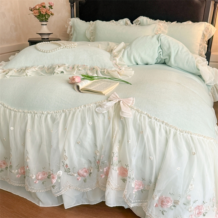 91家纺网 家纺一手货源 找家纺 富盛家纺 2025新款牛奶绒床裙款蕾丝刺绣四件套韩版法式公主风四件套--华尔兹系列 华尔兹-绿