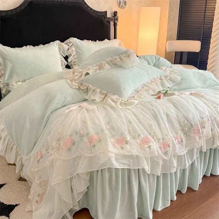 91家纺网 家纺一手货源 找家纺 富盛家纺 2025新款牛奶绒床裙款蕾丝刺绣四件套韩版法式公主风四件套--华尔兹系列 华尔兹-绿