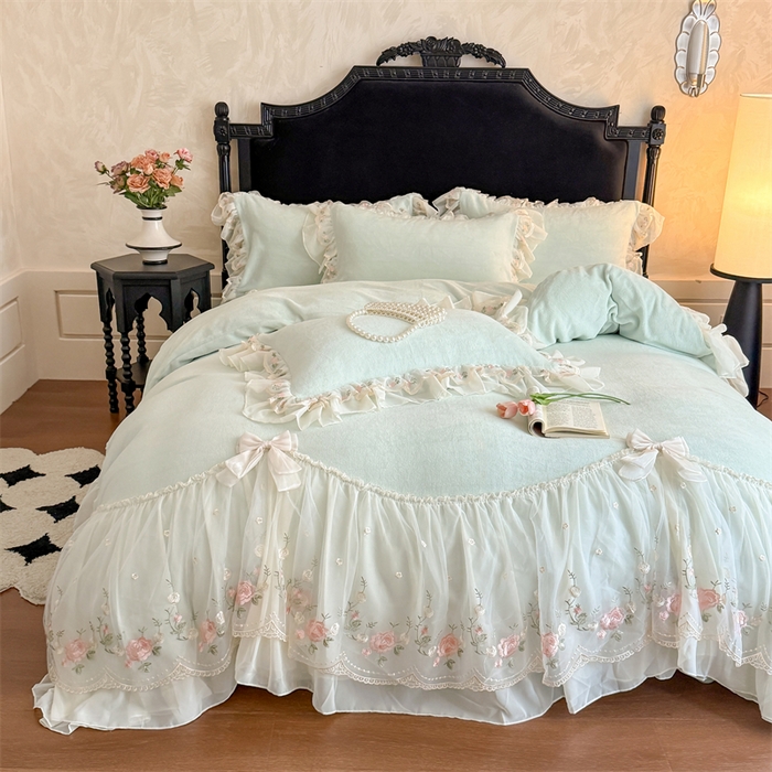 91家纺网 家纺一手货源 找家纺 富盛家纺 2025新款牛奶绒床裙款蕾丝刺绣四件套韩版法式公主风四件套--华尔兹系列 华尔兹-绿