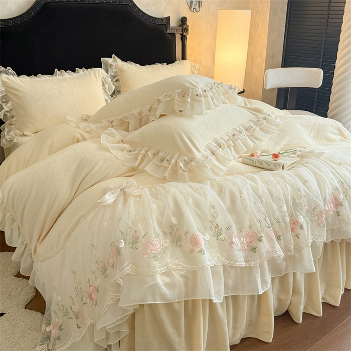 91家纺网 家纺一手货源 找家纺 富盛家纺 2025新款牛奶绒床裙款蕾丝刺绣四件套韩版法式公主风四件套--华尔兹系列 华尔兹-黄