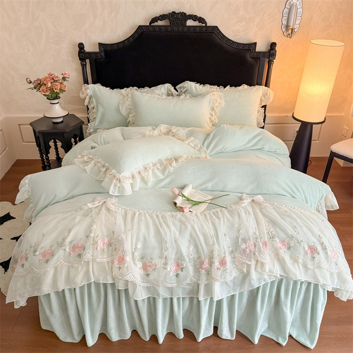 91家纺网 家纺一手货源 找家纺 富盛家纺 2025新款牛奶绒床裙款蕾丝刺绣四件套韩版法式公主风四件套--华尔兹系列 华尔兹-绿