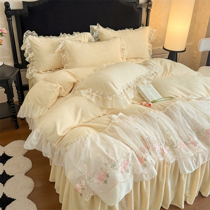 91家纺网 家纺一手货源 找家纺 富盛家纺 2025新款牛奶绒床裙款蕾丝刺绣四件套韩版法式公主风四件套--华尔兹系列 华尔兹-黄