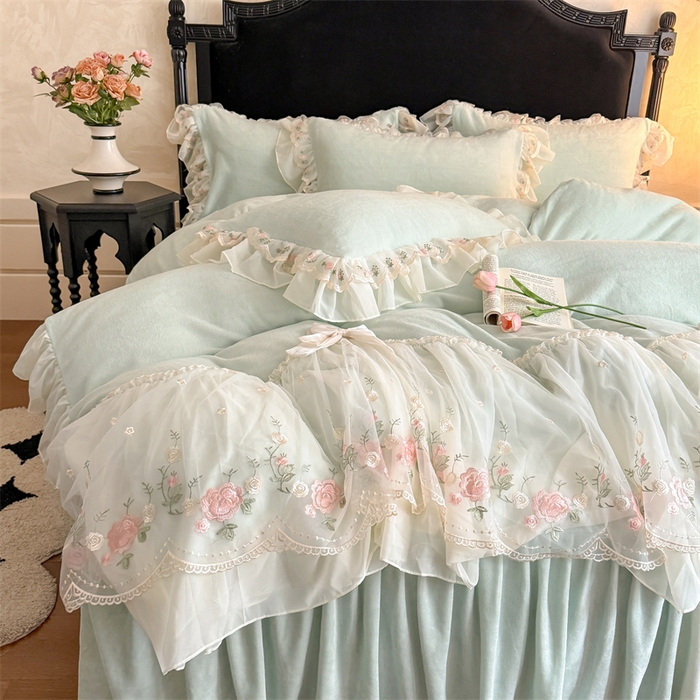 91家纺网 家纺一手货源 找家纺 富盛家纺 2025新款牛奶绒床裙款蕾丝刺绣四件套韩版法式公主风四件套--华尔兹系列 华尔兹-绿