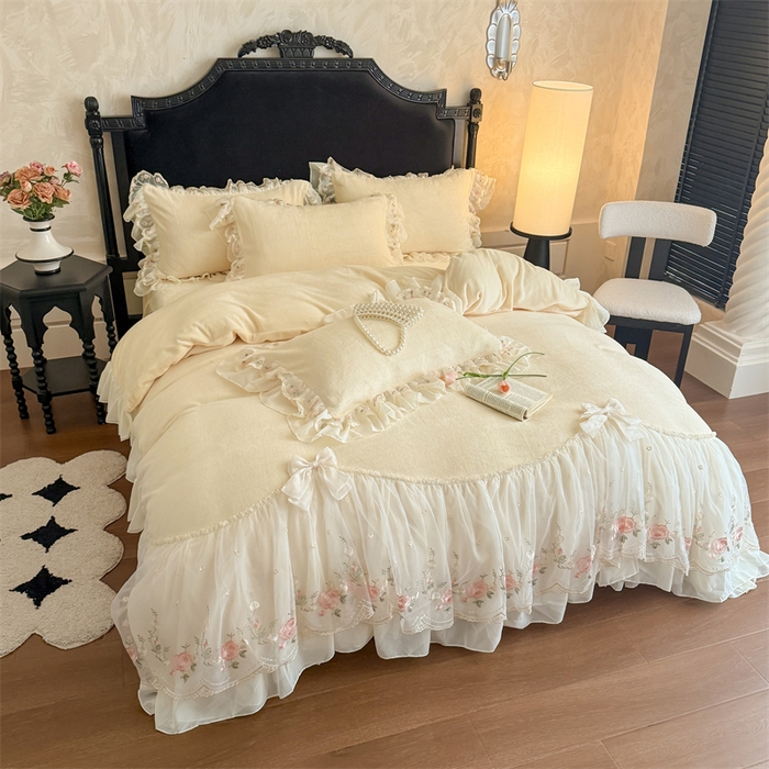 91家纺网 家纺一手货源 找家纺 富盛家纺 2025新款牛奶绒床裙款蕾丝刺绣四件套韩版法式公主风四件套--华尔兹系列 华尔兹-黄