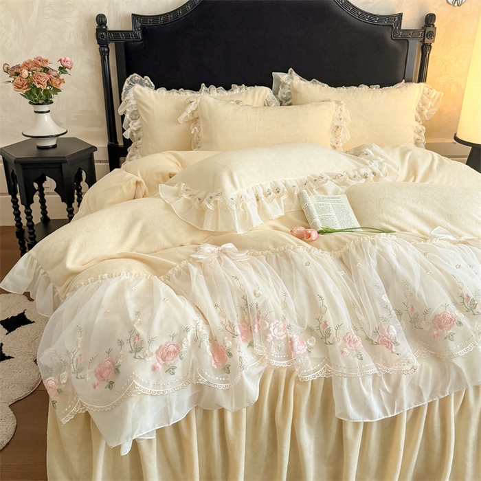 91家纺网 家纺一手货源 找家纺 富盛家纺 2025新款牛奶绒床裙款蕾丝刺绣四件套韩版法式公主风四件套--华尔兹系列 华尔兹-黄