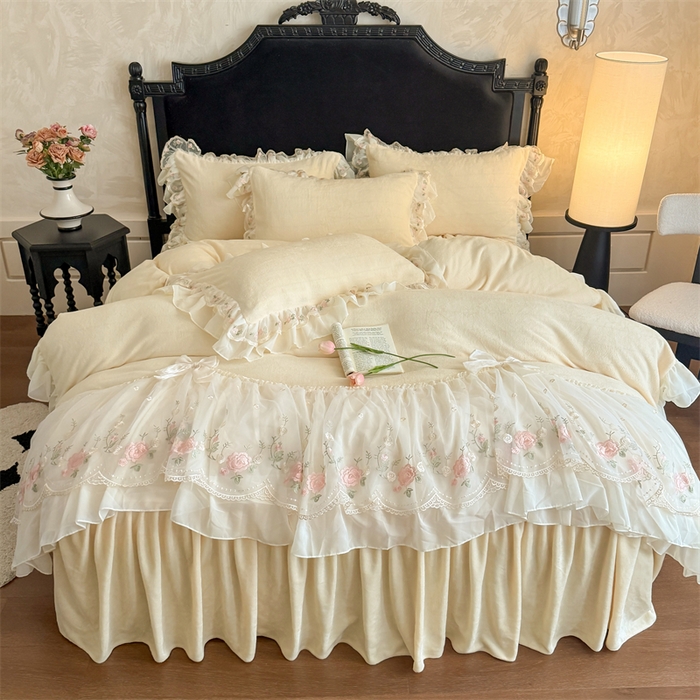 91家纺网 家纺一手货源 找家纺 富盛家纺 2025新款牛奶绒床裙款蕾丝刺绣四件套韩版法式公主风四件套--华尔兹系列 华尔兹-黄