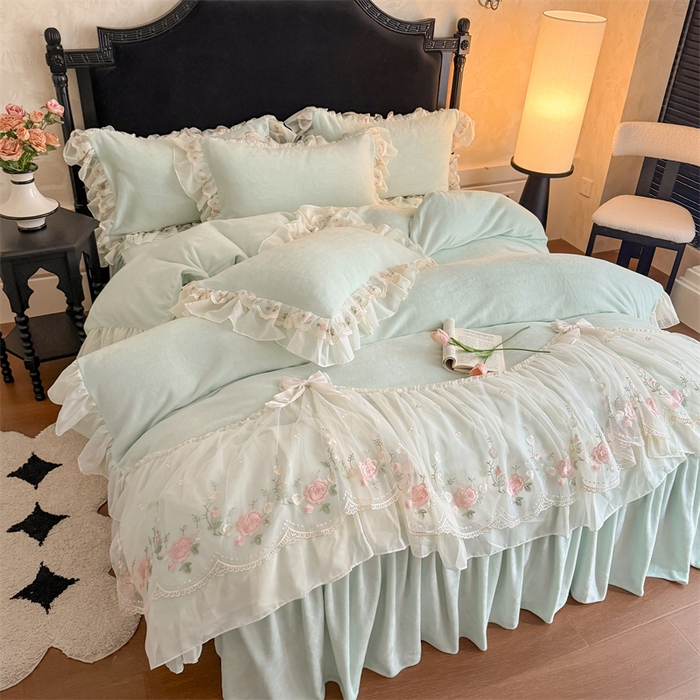 91家纺网 家纺一手货源 找家纺 富盛家纺 2025新款牛奶绒床裙款蕾丝刺绣四件套韩版法式公主风四件套--华尔兹系列 华尔兹-绿