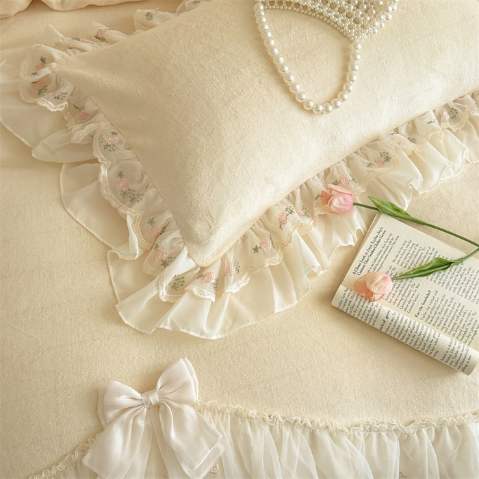 91家纺网 家纺一手货源 找家纺 富盛家纺 2025新款牛奶绒床裙款蕾丝刺绣四件套韩版法式公主风四件套--华尔兹系列 华尔兹-黄