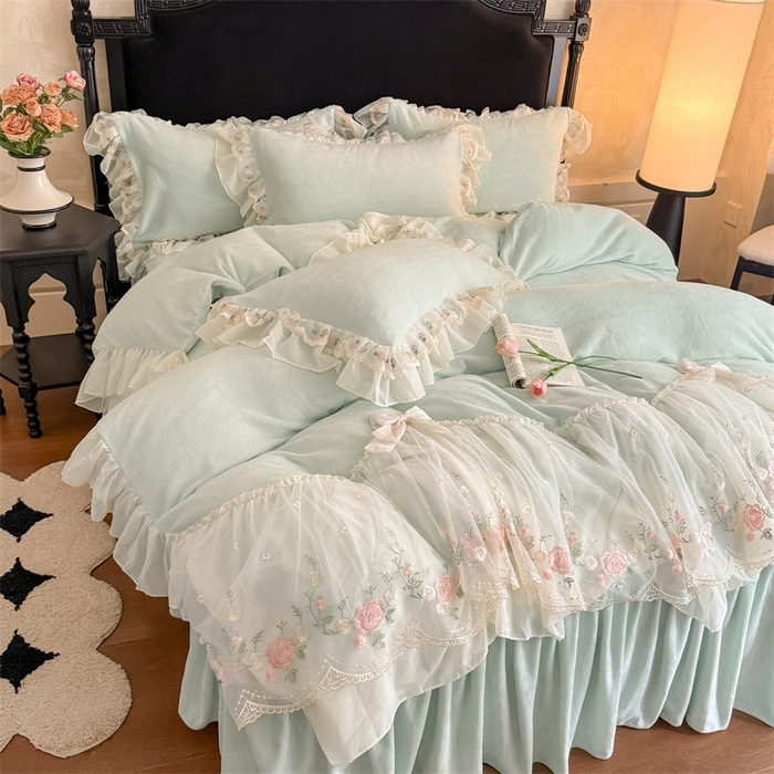 91家纺网 家纺一手货源 找家纺 富盛家纺 2025新款牛奶绒床裙款蕾丝刺绣四件套韩版法式公主风四件套--华尔兹系列 华尔兹-绿