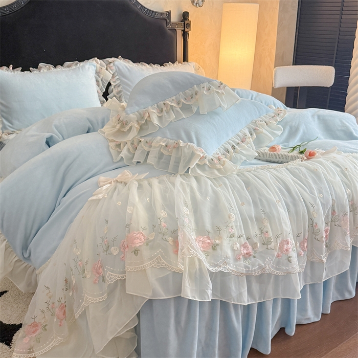 91家纺网 家纺一手货源 找家纺 富盛家纺 2025新款牛奶绒床裙款蕾丝刺绣四件套韩版法式公主风四件套--华尔兹系列 华尔兹-蓝