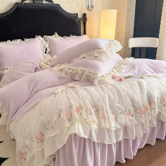 91家纺网 家纺一手货源 找家纺 富盛家纺 2025新款牛奶绒床裙款蕾丝刺绣四件套韩版法式公主风四件套--华尔兹系列 华尔兹-紫