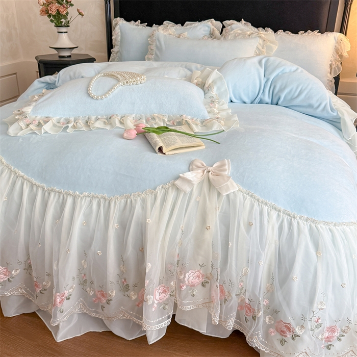 91家纺网 家纺一手货源 找家纺 富盛家纺 2025新款牛奶绒床裙款蕾丝刺绣四件套韩版法式公主风四件套--华尔兹系列 华尔兹-蓝