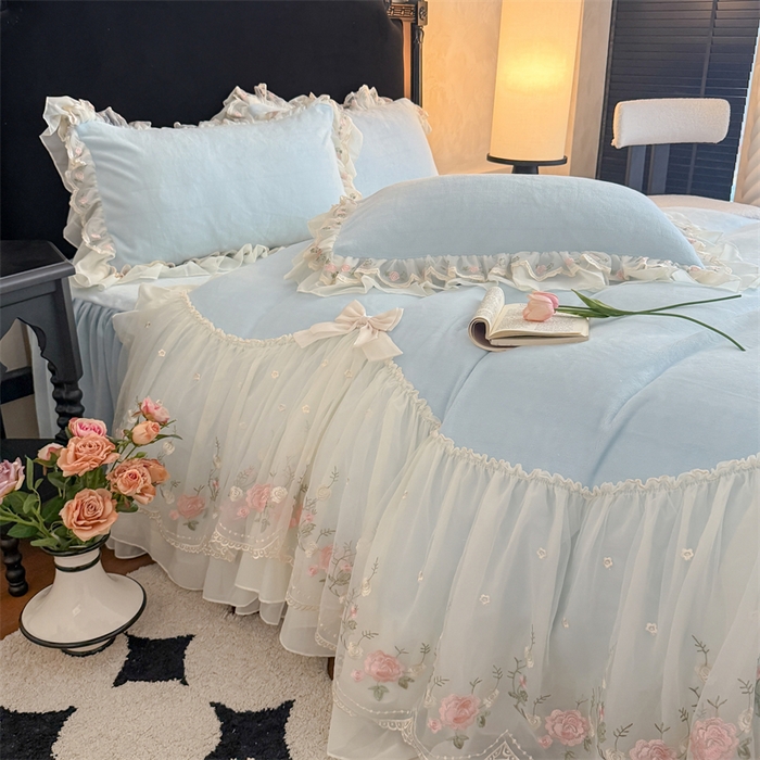 91家纺网 家纺一手货源 找家纺 富盛家纺 2025新款牛奶绒床裙款蕾丝刺绣四件套韩版法式公主风四件套--华尔兹系列 华尔兹-蓝