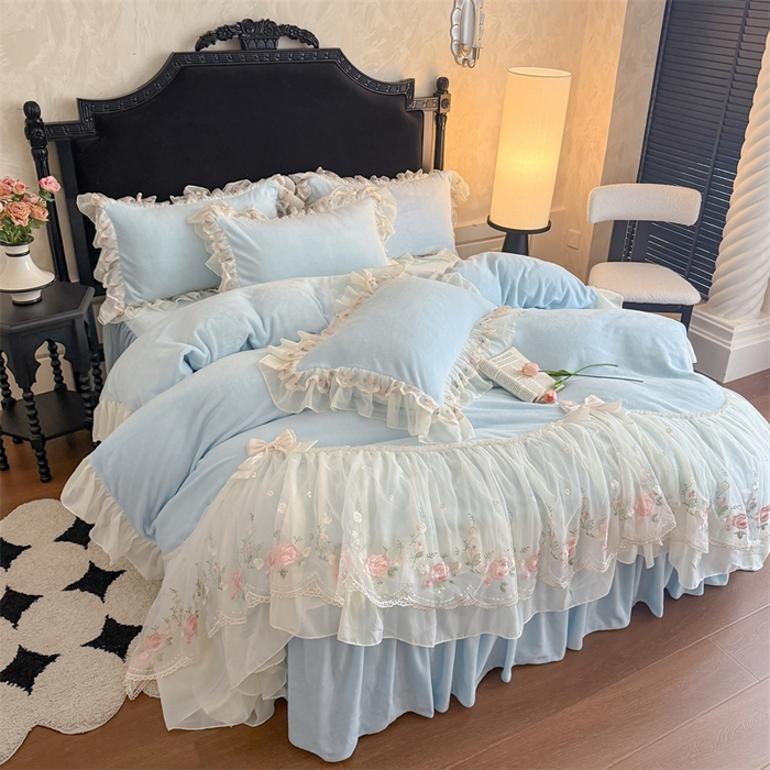 91家纺网 家纺一手货源 找家纺 富盛家纺 2025新款牛奶绒床裙款蕾丝刺绣四件套韩版法式公主风四件套--华尔兹系列 华尔兹-蓝