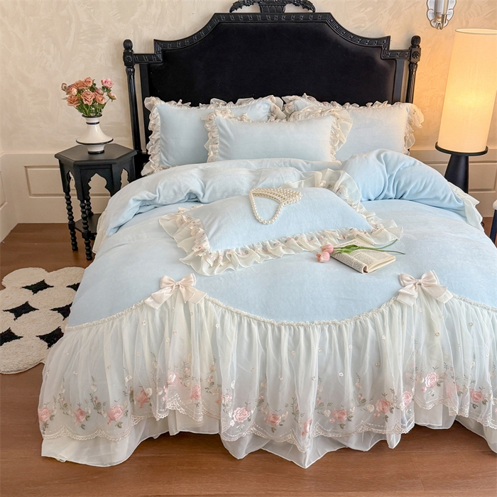 91家纺网 家纺一手货源 找家纺 富盛家纺 2025新款牛奶绒床裙款蕾丝刺绣四件套韩版法式公主风四件套--华尔兹系列 华尔兹-蓝