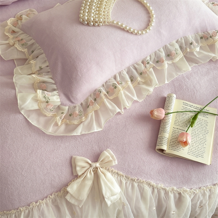 91家纺网 家纺一手货源 找家纺 富盛家纺 2025新款牛奶绒床裙款蕾丝刺绣四件套韩版法式公主风四件套--华尔兹系列 华尔兹-紫