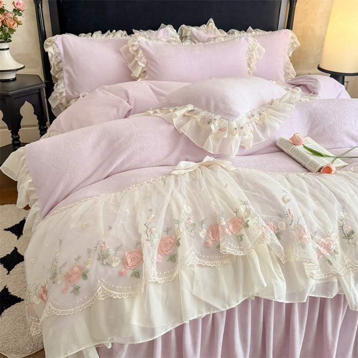 91家纺网 家纺一手货源 找家纺 富盛家纺 2025新款牛奶绒床裙款蕾丝刺绣四件套韩版法式公主风四件套--华尔兹系列 华尔兹-紫