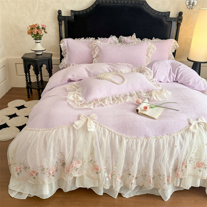 91家纺网 家纺一手货源 找家纺 富盛家纺 2025新款牛奶绒床裙款蕾丝刺绣四件套韩版法式公主风四件套--华尔兹系列 华尔兹-紫