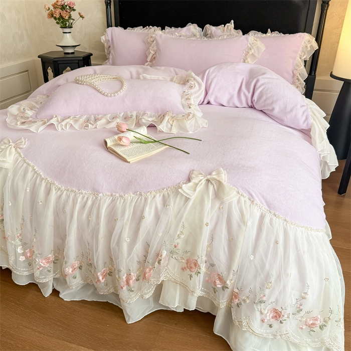 91家纺网 家纺一手货源 找家纺 富盛家纺 2025新款牛奶绒床裙款蕾丝刺绣四件套韩版法式公主风四件套--华尔兹系列 华尔兹-紫