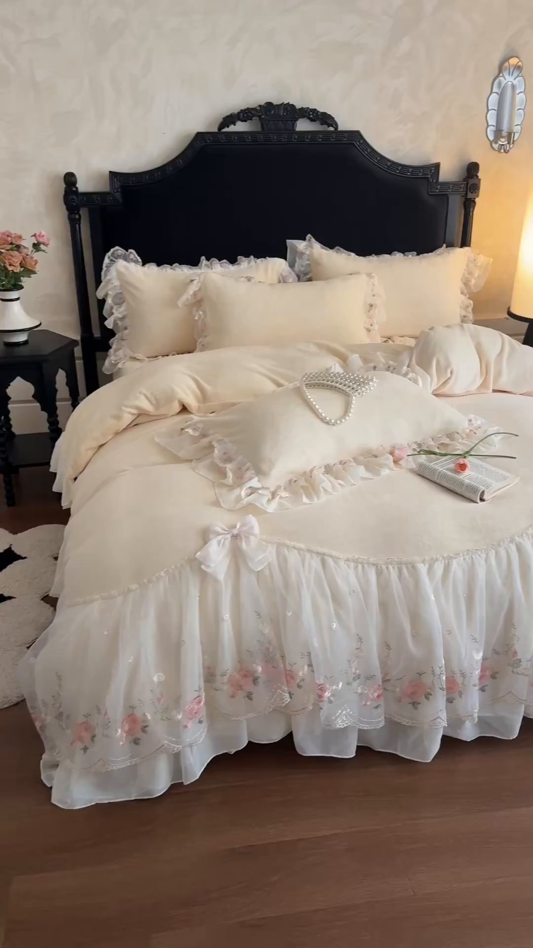 91家纺网 家纺一手货源 找家纺 富盛家纺 2025新款牛奶绒床裙款蕾丝刺绣四件套韩版法式公主风四件套--华尔兹系列 华尔兹-黄