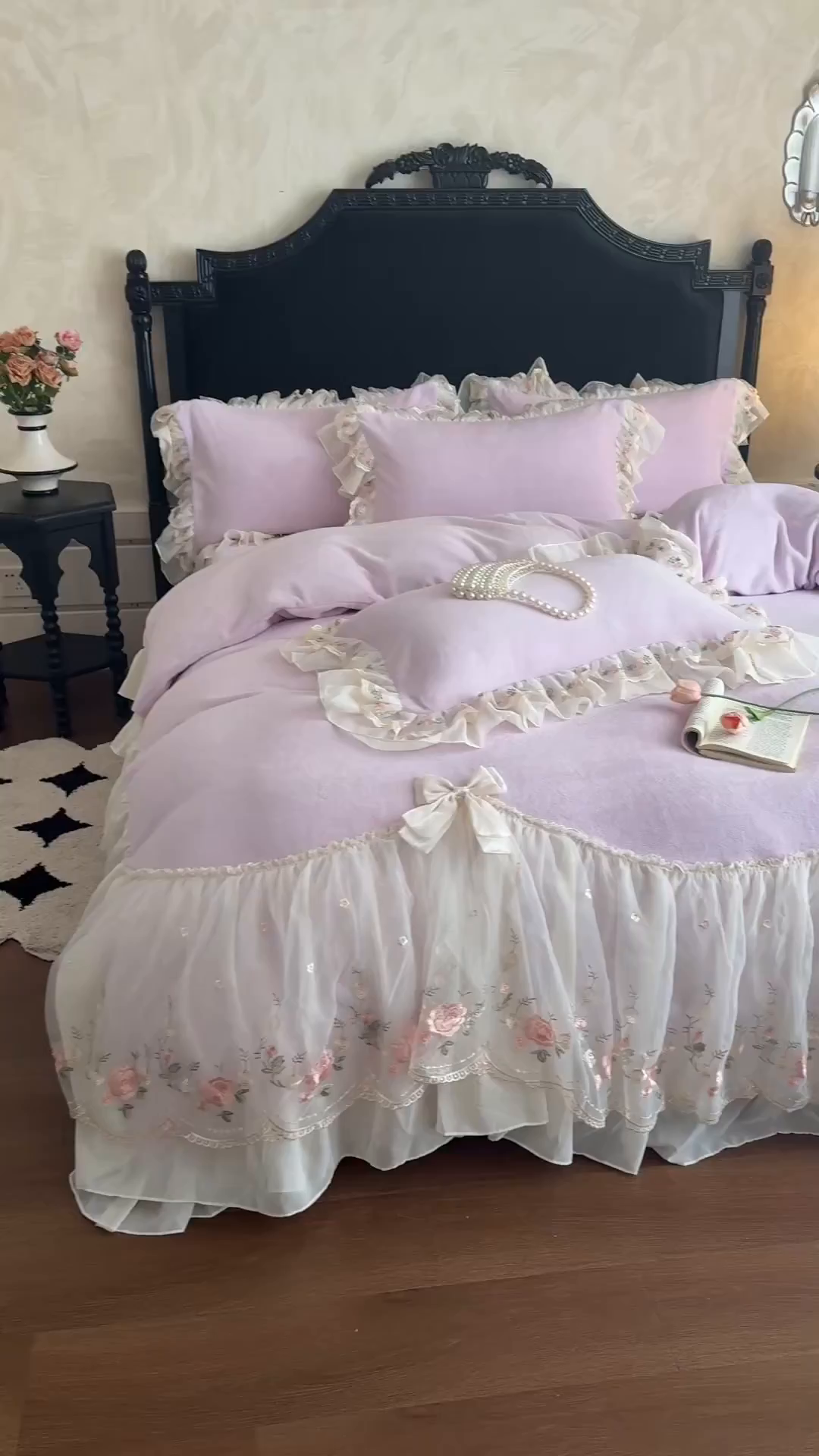 91家纺网 家纺一手货源 找家纺 富盛家纺 2025新款牛奶绒床裙款蕾丝刺绣四件套韩版法式公主风四件套--华尔兹系列 华尔兹-紫