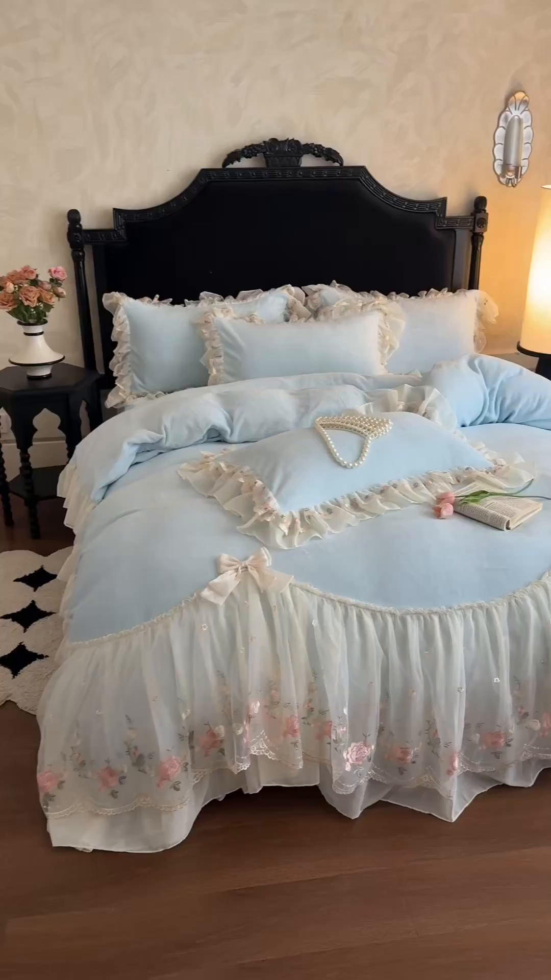 91家纺网 家纺一手货源 找家纺 富盛家纺 2025新款牛奶绒床裙款蕾丝刺绣四件套韩版法式公主风四件套--华尔兹系列 华尔兹-蓝