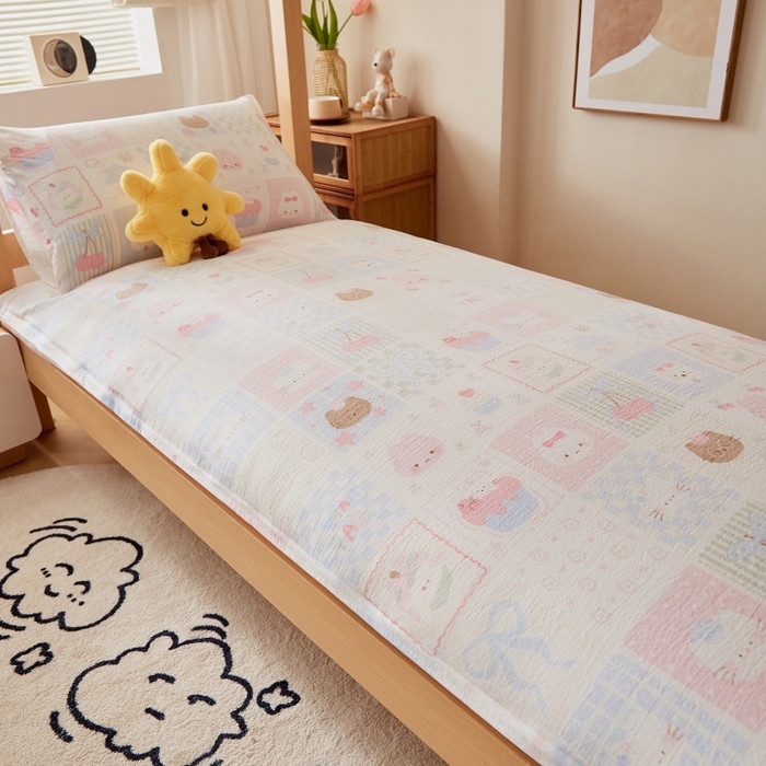 91家纺网 家纺一手货源 找家纺 小叮当家纺仓储工厂店 2025新款亲肤舒适A类云感水洗棉双层纱鱼鳞网棉花印花床褥 奶油块块