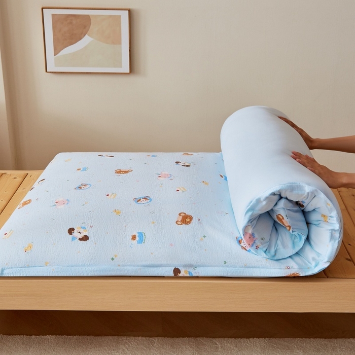 91家纺网 家纺一手货源 找家纺 小叮当家纺仓储工厂店 2025新款亲肤舒适A类云感水洗棉双层纱鱼鳞网棉花印花床褥 生日宴会-蓝