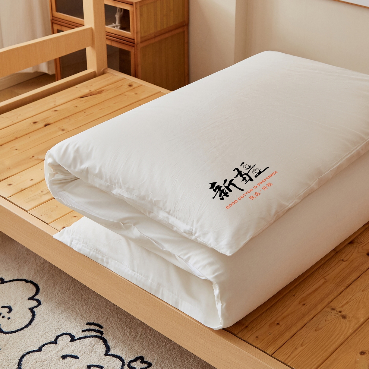 91家纺网 家纺一手货源 找家纺 小叮当家纺仓储工厂店 2025新款亲肤舒适A类云感水洗棉双层纱鱼鳞网棉花印花床褥 白色