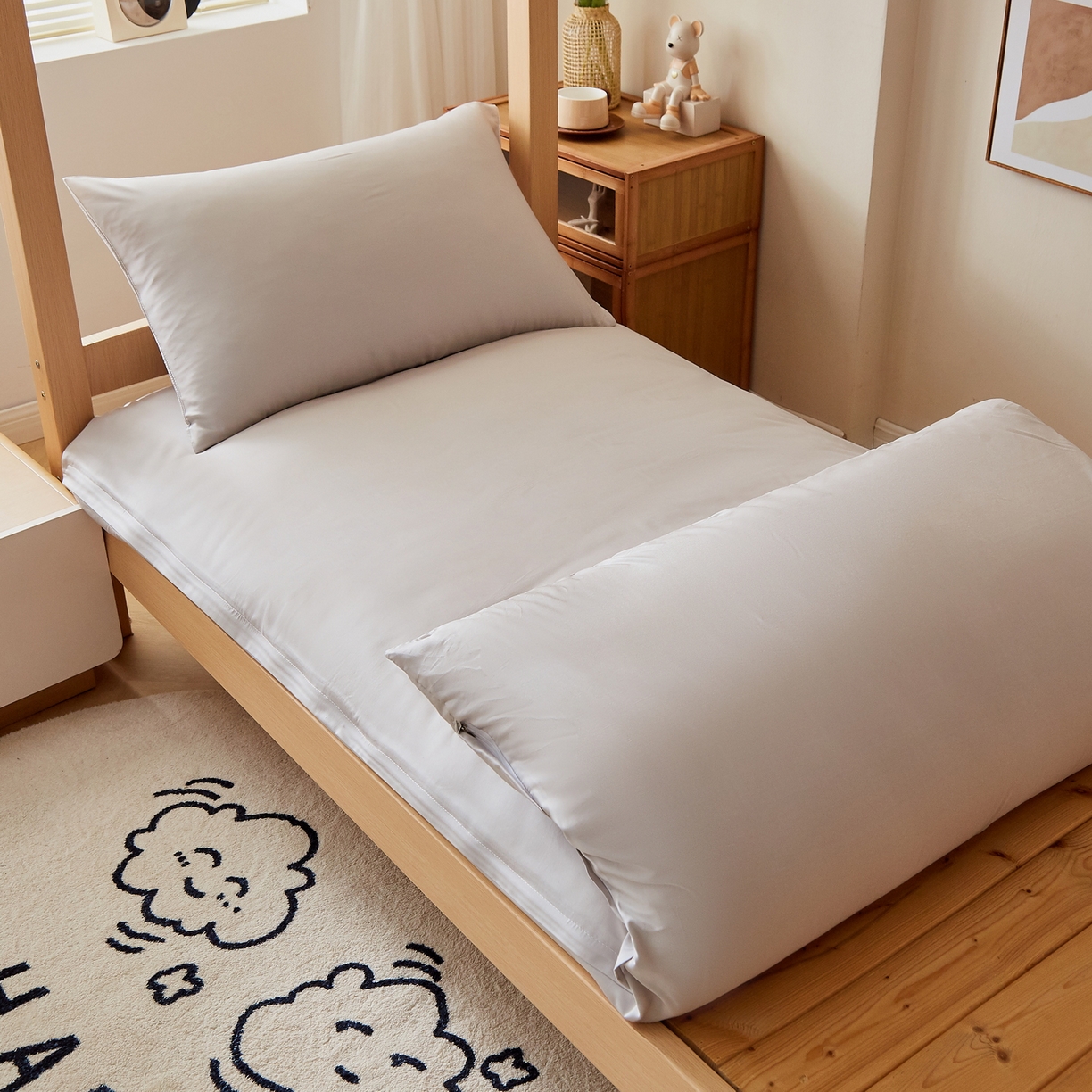 91家纺网 家纺一手货源 找家纺 小叮当家纺仓储工厂店 2025新款亲肤舒适A类云感水洗棉双层纱鱼鳞网棉花印花床褥 灰色