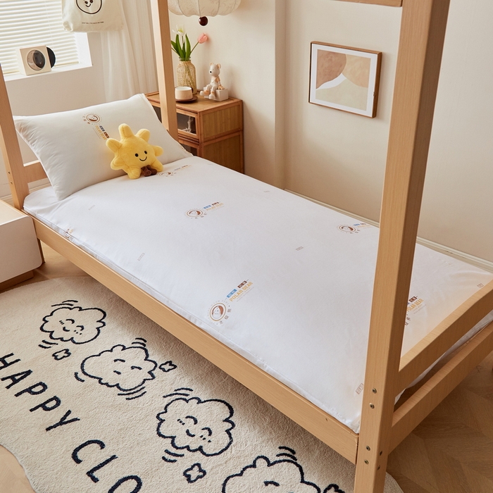 91家纺网 家纺一手货源 找家纺 小叮当家纺仓储工厂店 2025新款亲肤舒适A类云感水洗棉双层纱鱼鳞网棉花印花床褥 北极熊鱼鳞网棉花床褥