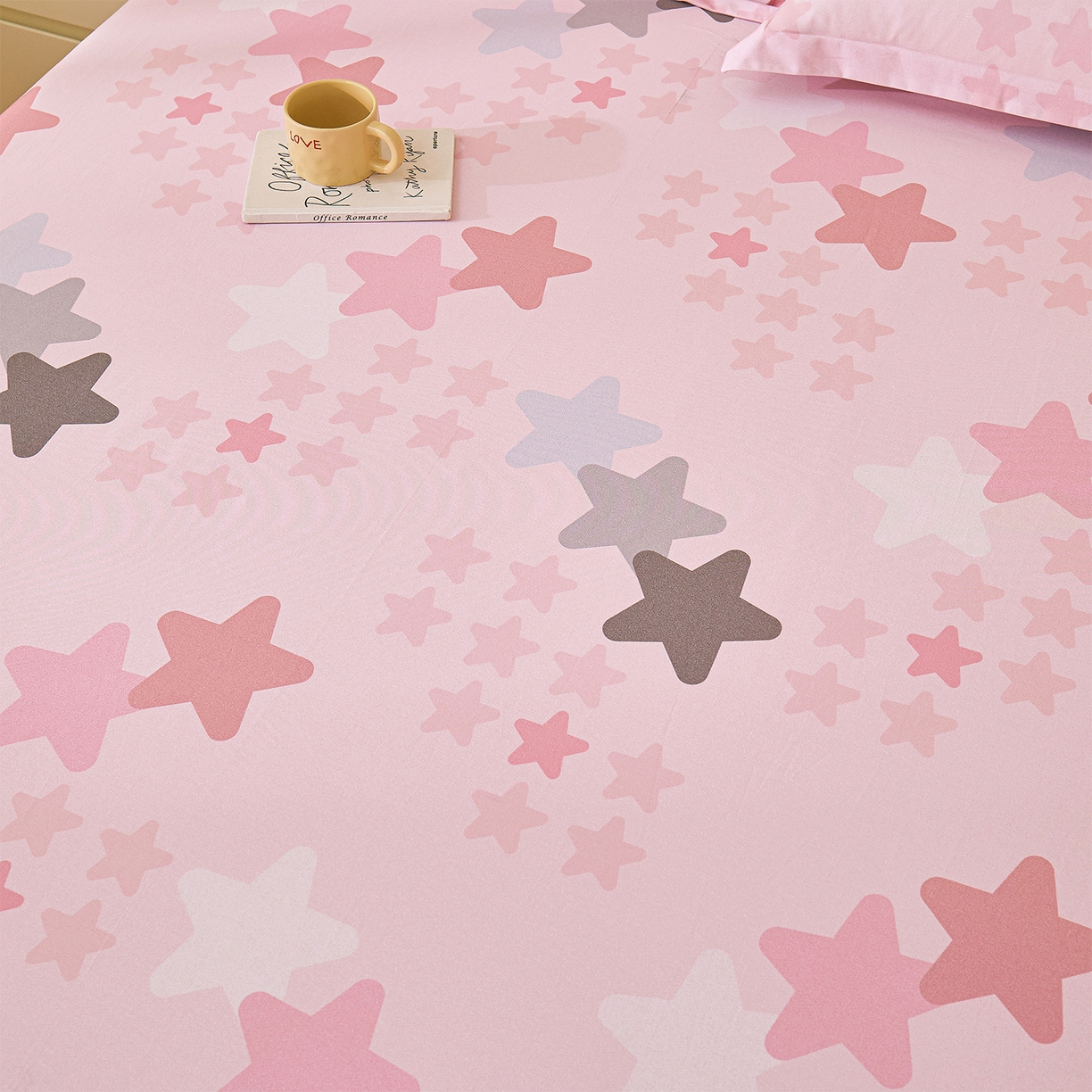 91家纺网 家纺一手货源 找家纺 元元家居（元元被业） 2025秋冬新款全棉纯棉磨毛印花单床单 星星格格