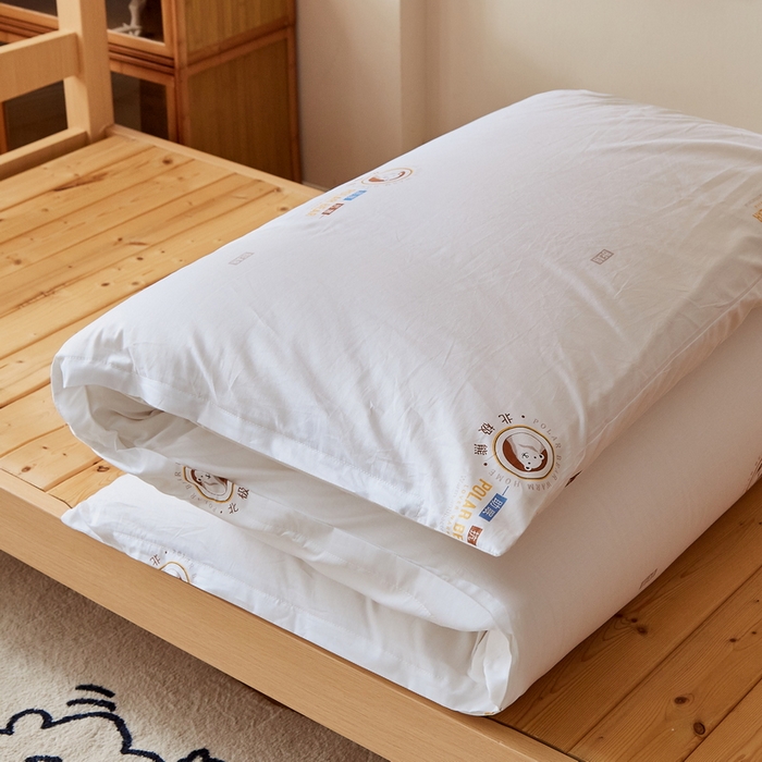 91家纺网 家纺一手货源 找家纺 小叮当家纺仓储工厂店 2025新款亲肤舒适A类云感水洗棉双层纱鱼鳞网棉花印花床褥 北极熊鱼鳞网棉花床褥