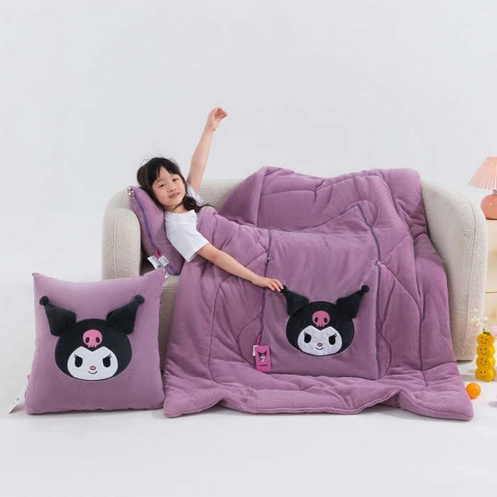 91家纺网 家纺一手货源 找家纺 照世家纺 2025新款牛奶绒立体三丽鸥抱枕被 库洛米