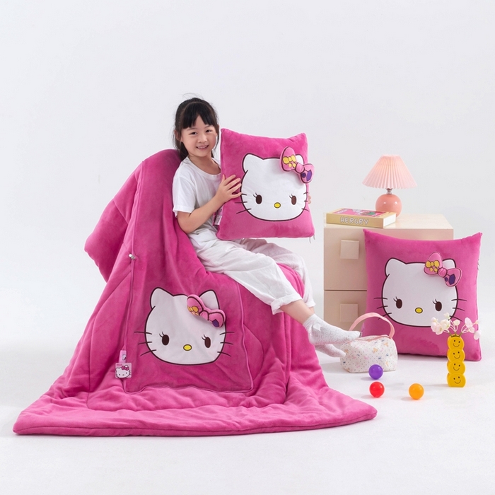 91家纺网 家纺一手货源 找家纺 照世家纺 2025新款牛奶绒立体三丽鸥抱枕被 凯蒂猫