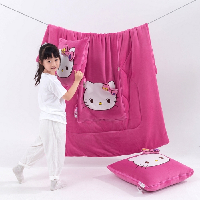 91家纺网 家纺一手货源 找家纺 照世家纺 2025新款牛奶绒立体三丽鸥抱枕被 凯蒂猫