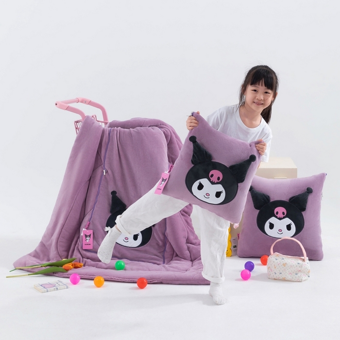 91家纺网 家纺一手货源 找家纺 照世家纺 2025新款牛奶绒立体三丽鸥抱枕被 库洛米