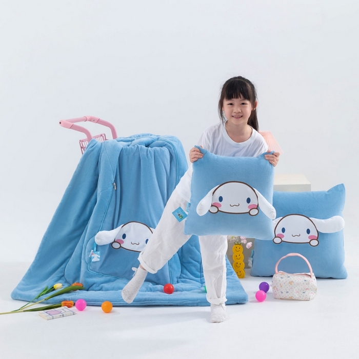 91家纺网 家纺一手货源 找家纺 照世家纺 2025新款牛奶绒立体三丽鸥抱枕被 玉桂狗