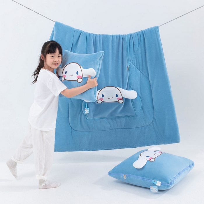 91家纺网 家纺一手货源 找家纺 照世家纺 2025新款牛奶绒立体三丽鸥抱枕被 玉桂狗