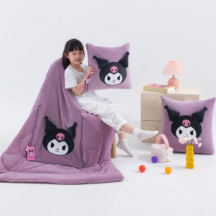 91家纺网 家纺一手货源 找家纺 照世家纺 2025新款牛奶绒立体三丽鸥抱枕被 库洛米