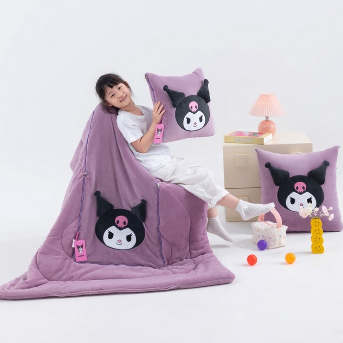 91家纺网 家纺一手货源 找家纺 照世家纺 2025新款牛奶绒立体三丽鸥抱枕被 库洛米