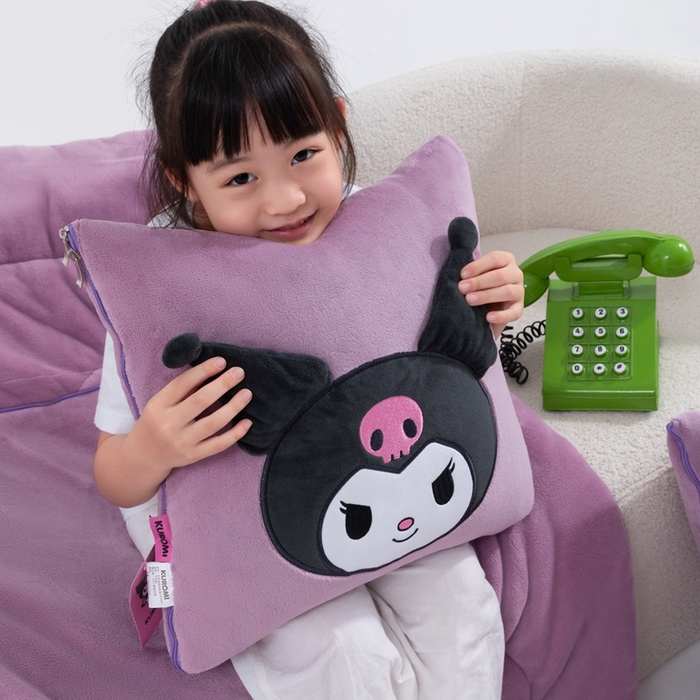 91家纺网 家纺一手货源 找家纺 照世家纺 2025新款牛奶绒立体三丽鸥抱枕被 库洛米