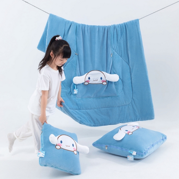 91家纺网 家纺一手货源 找家纺 照世家纺 2025新款牛奶绒立体三丽鸥抱枕被 玉桂狗