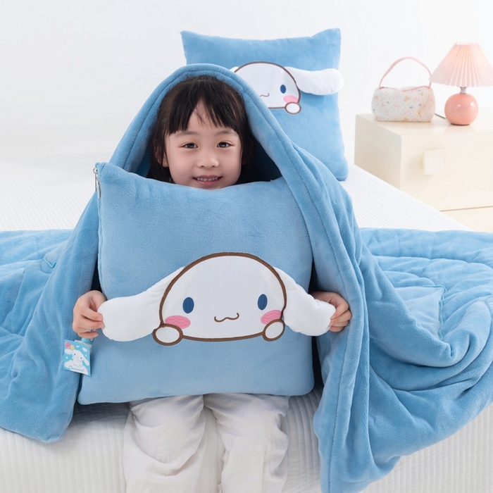 91家纺网 家纺一手货源 找家纺 照世家纺 2025新款牛奶绒立体三丽鸥抱枕被 玉桂狗