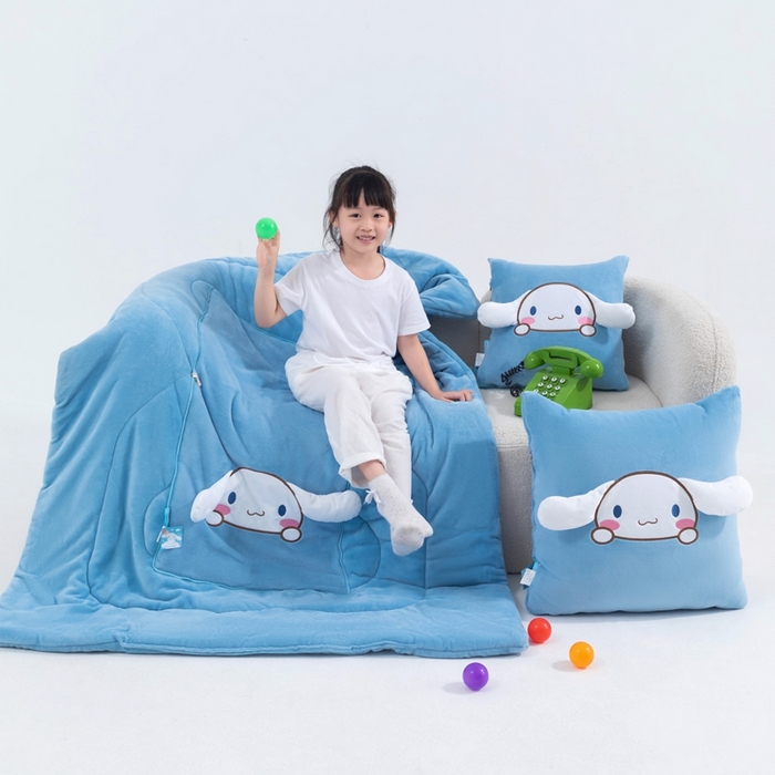 91家纺网 家纺一手货源 找家纺 照世家纺 2025新款牛奶绒立体三丽鸥抱枕被 玉桂狗